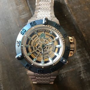 Gents white Invicta watch